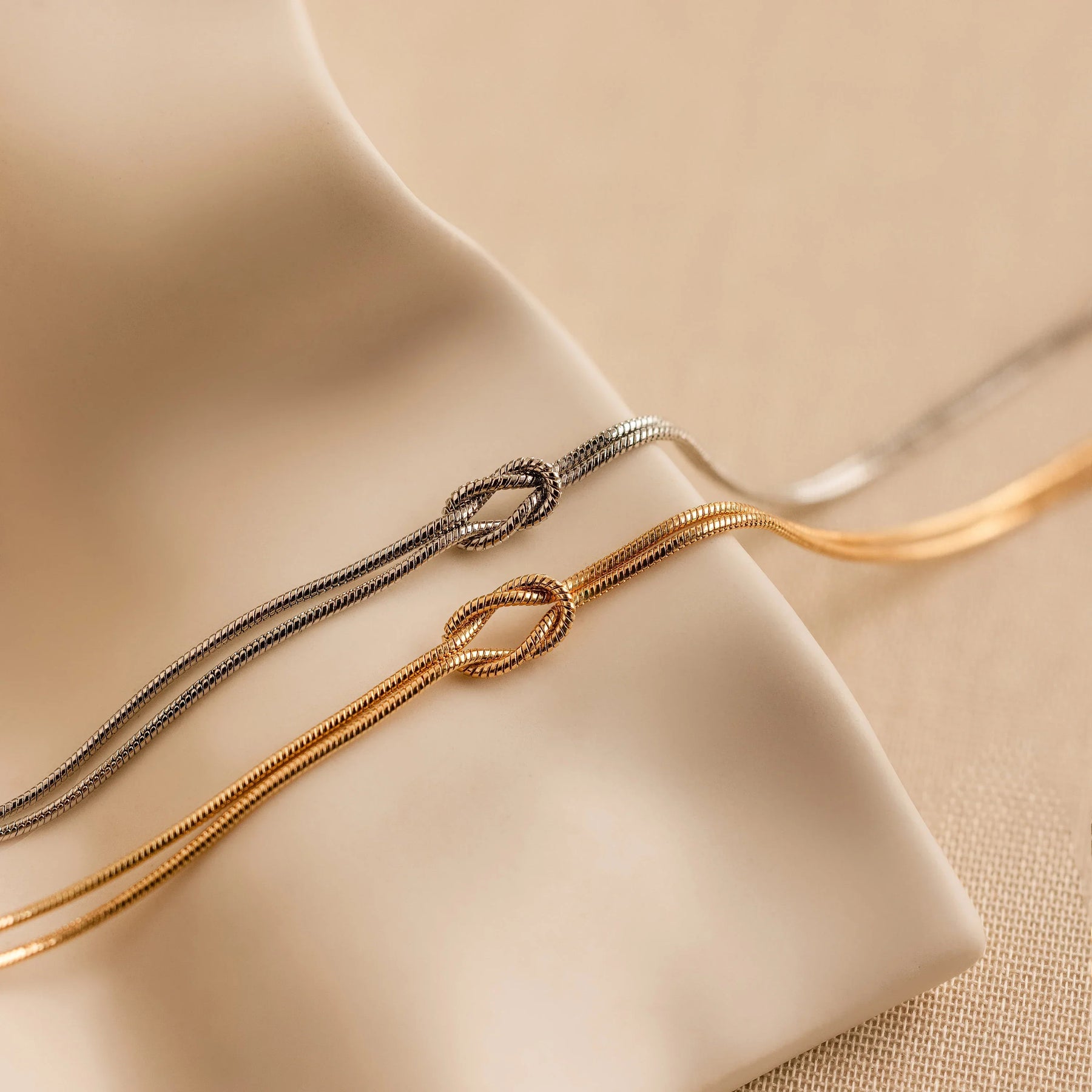 Pulseira Nó Infinito Banhado a Ouro 18k - Compre 1 Leve 2