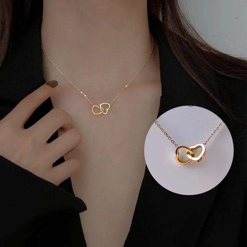 Hoje é o Seu Dia - Colar Duplo Coração Entrelaçados Banhado a Ouro 18k