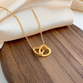 Hoje é o Seu Dia - Colar Duplo Coração Entrelaçados Banhado a Ouro 18k