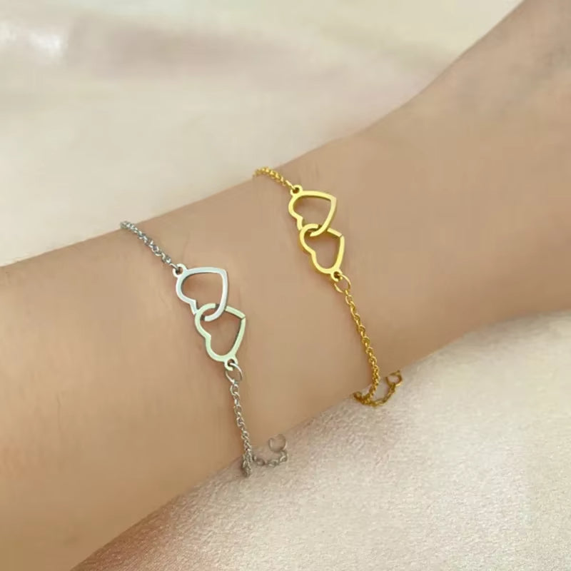 Pulseira Duplo Coração Entrelaçados Banhado a Ouro 18k