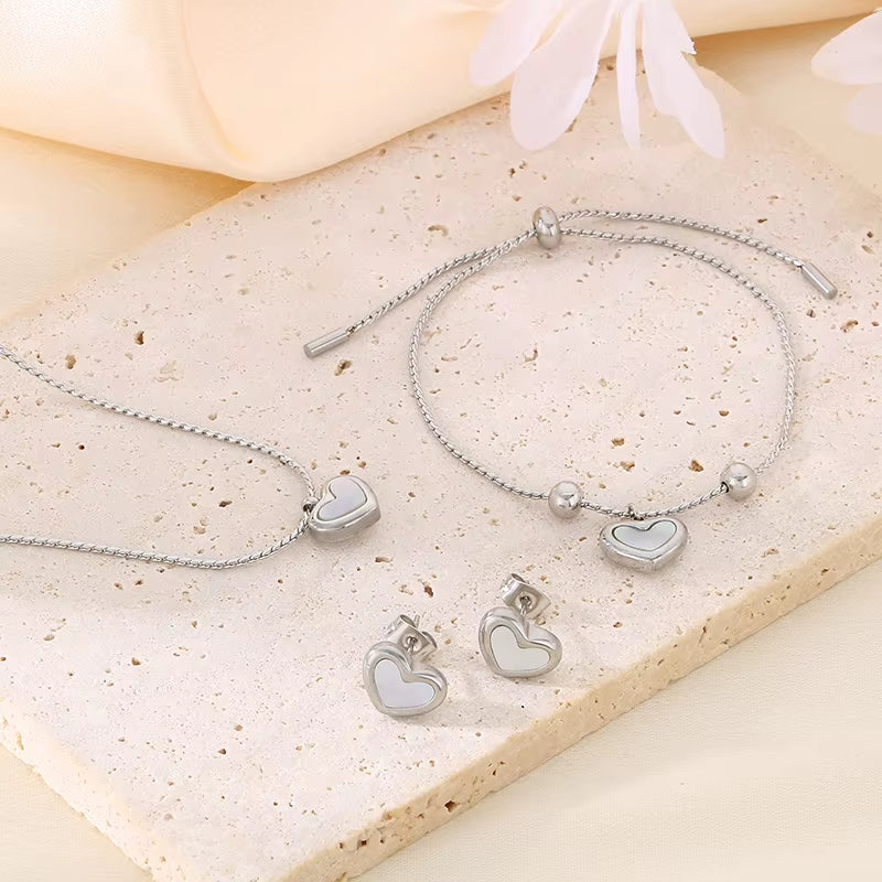 Conjunto De Joias Coração Pérola Banhado em Ouro 18k (Colar, Brinco, Pulseira)